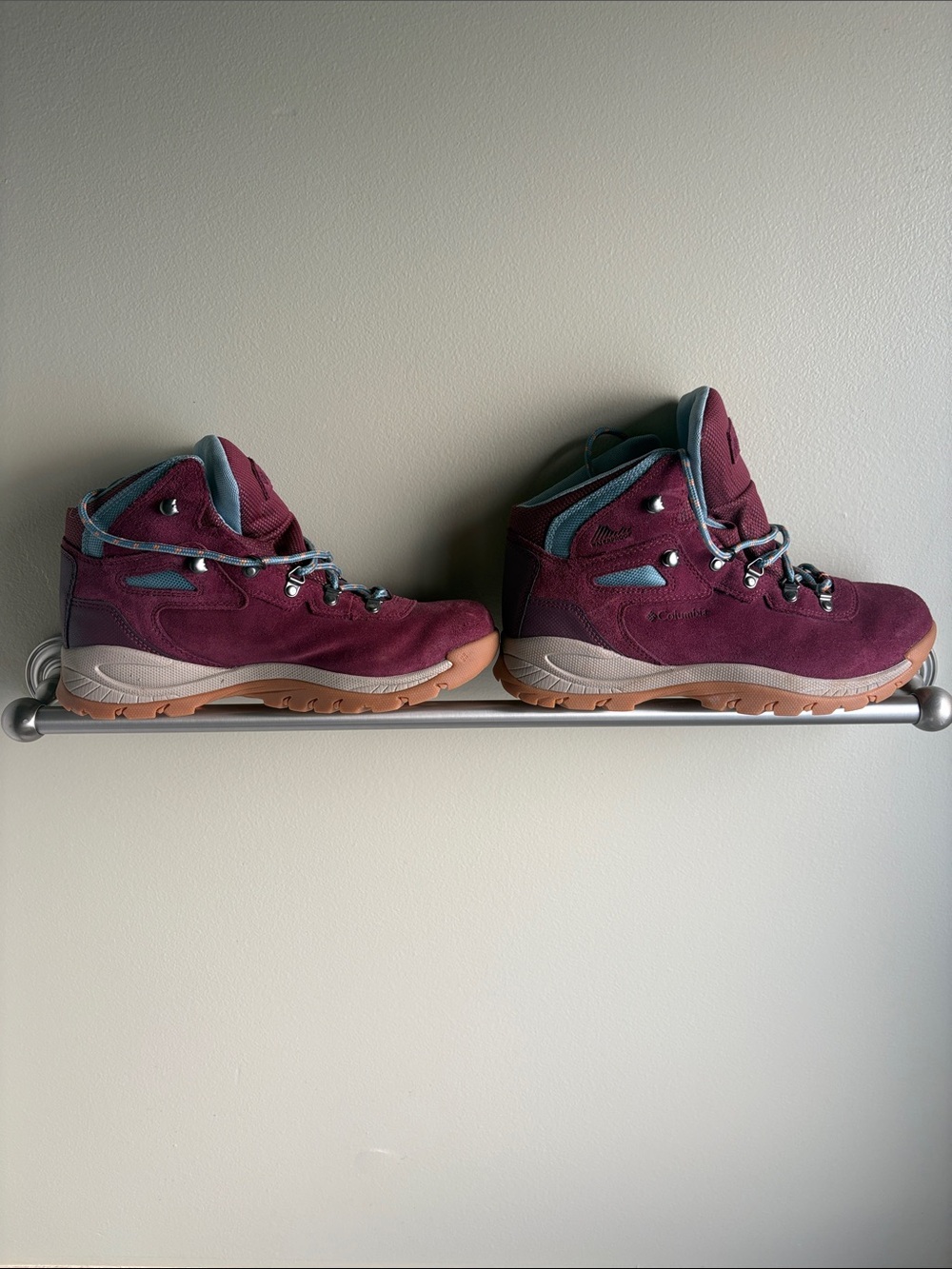 Columbia Maroon Suede Hiking Boots
